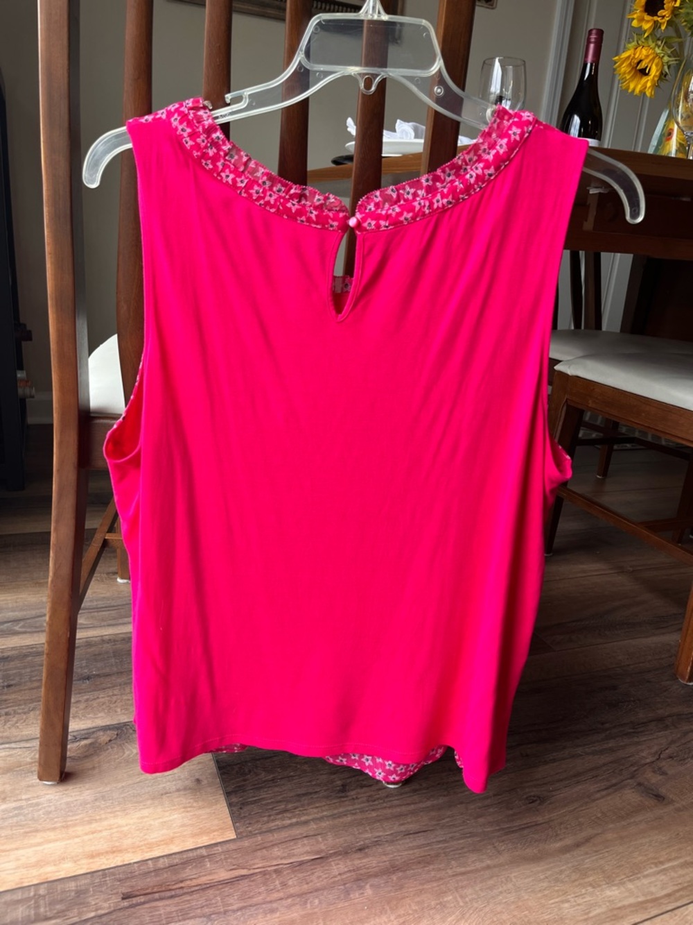ELLE Fuchsia Star Print Sleeveless Top! Size XXL! Ruffle neckline! - Picture 4 of 9
